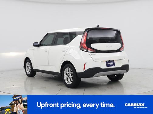 White 2023 Kia Soul LX