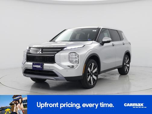 Silver 2025 Mitsubishi Outlander SE