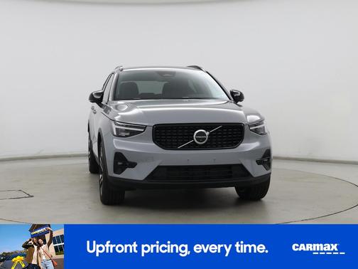 2024 Volvo XC40 B5 Plus Dark Theme