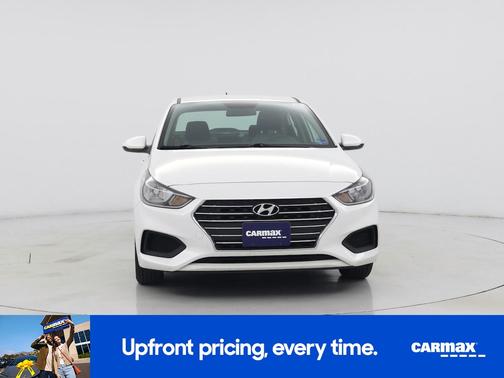White 2022 Hyundai Accent SE