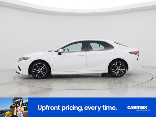 White 2018 Toyota Camry SE