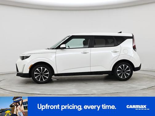 White 2023 Kia Soul LX