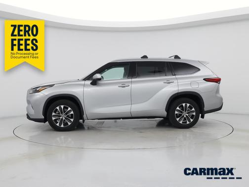 Silver 2022 Toyota Highlander XLE