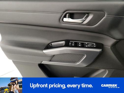 White 2023 Nissan Pathfinder SL