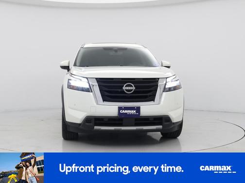 White 2023 Nissan Pathfinder SL