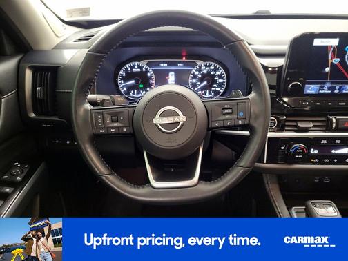 White 2023 Nissan Pathfinder SL