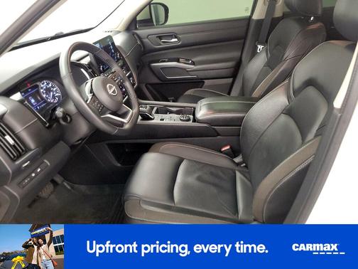 White 2023 Nissan Pathfinder SL