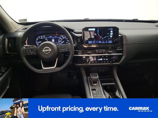 White 2023 Nissan Pathfinder SL