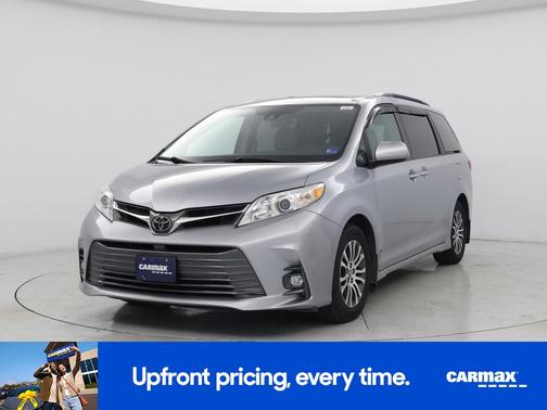 Silver 2018 Toyota Sienna XLE