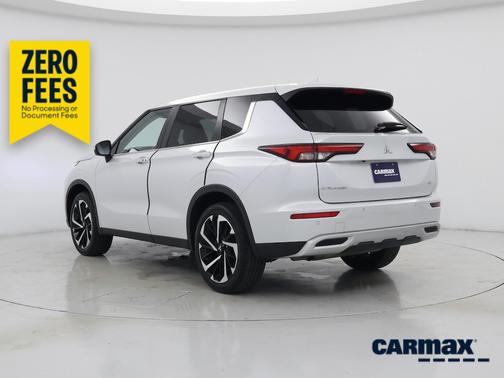 White 2024 Mitsubishi Outlander SE