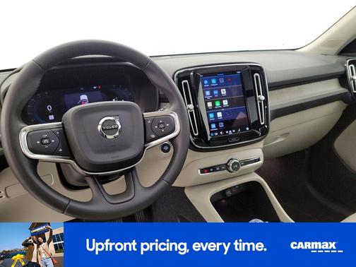 2024 Volvo XC40 B5 Ultimate Bright Theme