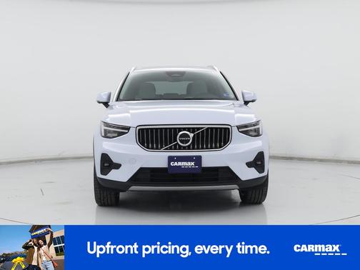 2024 Volvo XC40 B5 Ultimate Bright Theme