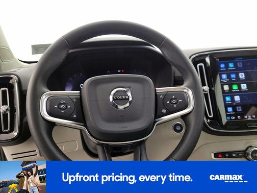 2024 Volvo XC40 B5 Ultimate Bright Theme