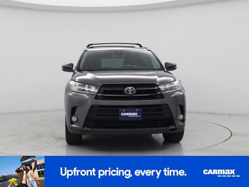 Gray 2017 Toyota Highlander SE