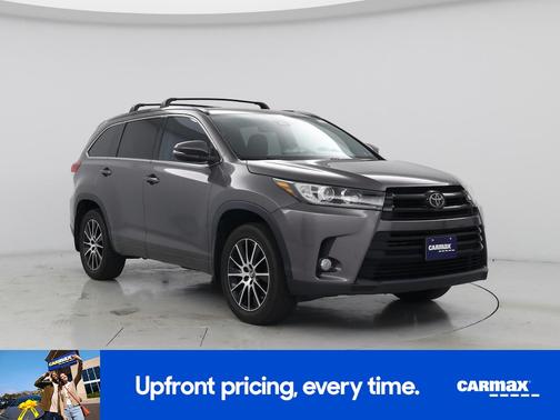 Gray 2017 Toyota Highlander SE