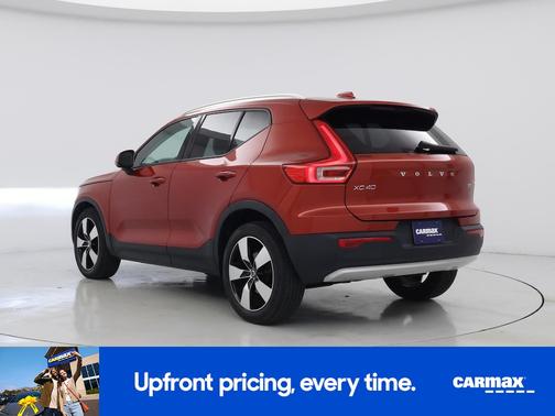 Red 2020 Volvo XC40 T5 Momentum