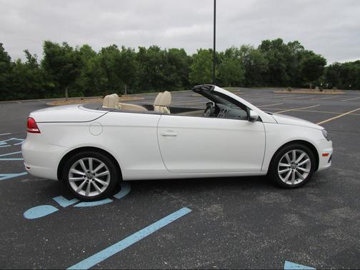 Pure White 2015 Volkswagen Eos Komfort Edition