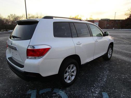 2013 Toyota Highlander SE