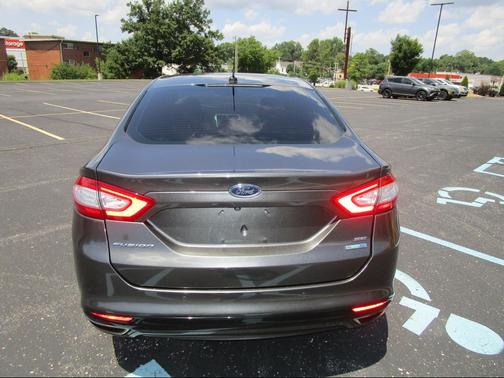 Magnetic Gray Metallic 2016 Ford Fusion SE