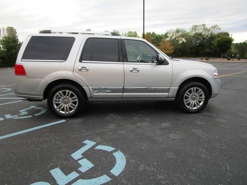 2013 Lincoln Navigator Base
