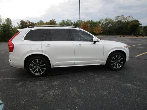 2017 Volvo XC90 T6 Momentum