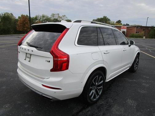 2017 Volvo XC90 T6 Momentum