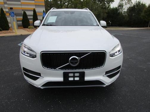 2017 Volvo XC90 T6 Momentum