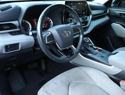 2021 Toyota Highlander LE