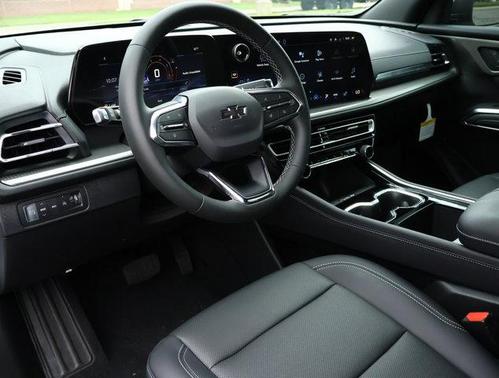 Polar White Tricoat 2026 Chevrolet Traverse LT