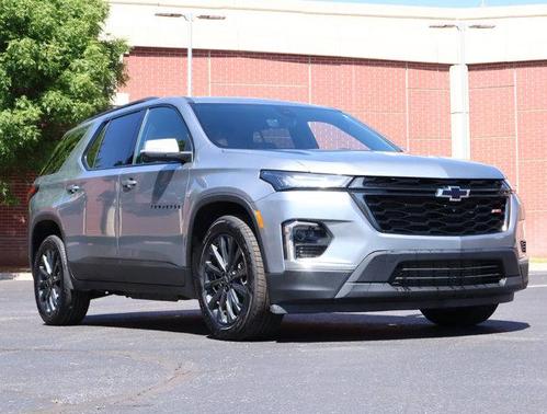 Sterling Gray Metallic 2023 Chevrolet Traverse RS