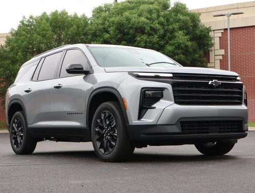 Sterling Gray Metallic 2026 Chevrolet Traverse LT