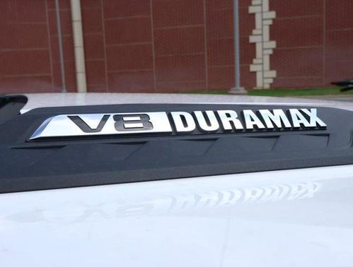 Summit White 2026 Chevrolet Silverado 2500 Custom