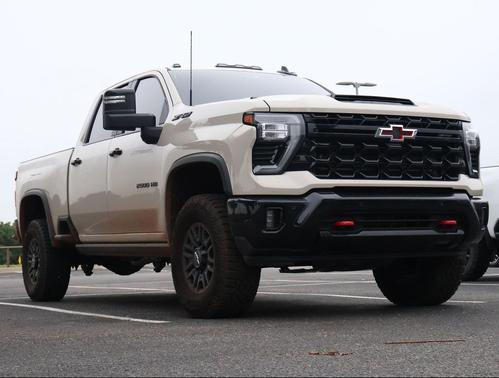 White Sands 2026 Chevrolet Silverado 2500 Crew Cab, Standard Bed, XR2, 4WD