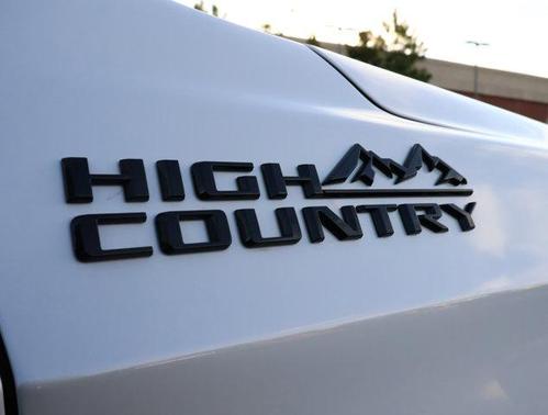 2025 Chevrolet Suburban 4WD High Country