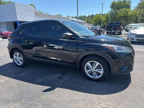 Super Black 2021 Nissan Kicks S