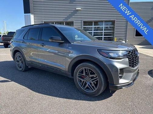 Gray Metallic 2026 Ford Explorer ST-Line