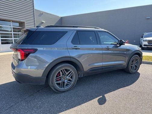 Gray Metallic 2026 Ford Explorer ST-Line