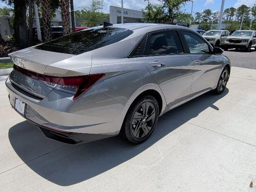 Metal 2023 Hyundai ELANTRA SEL