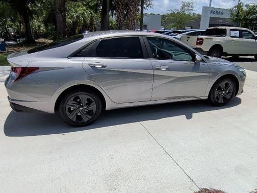 Metal 2023 Hyundai ELANTRA SEL