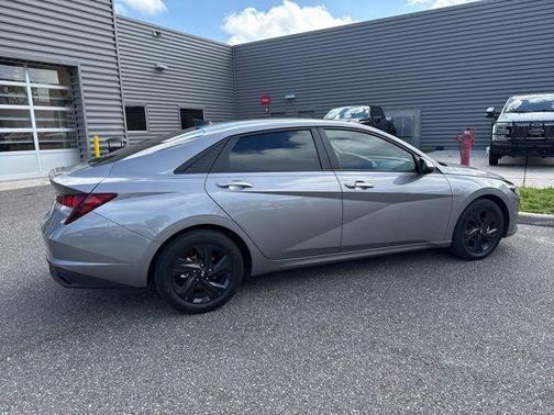 Metal 2023 Hyundai ELANTRA SEL