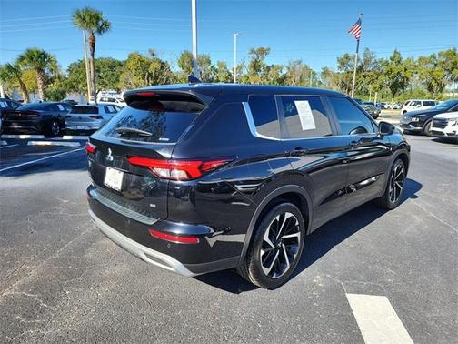2022 Mitsubishi Outlander SE