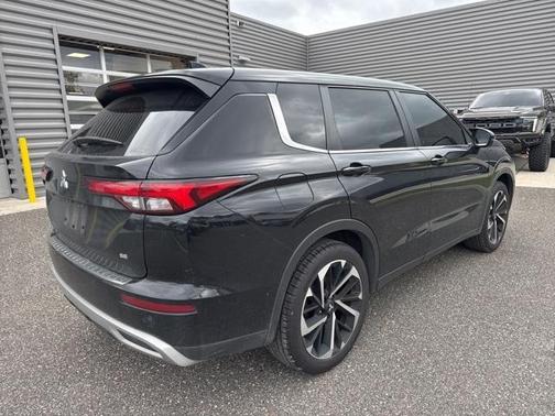 2022 Mitsubishi Outlander SE