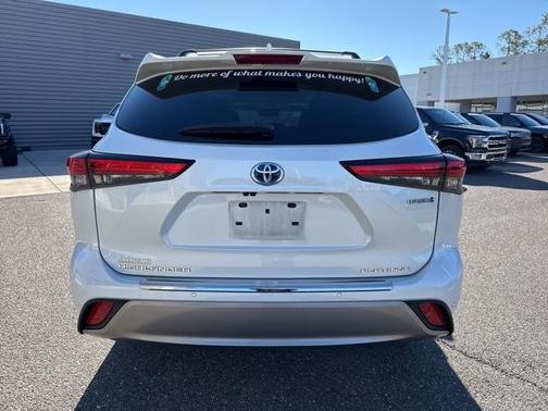2022 Toyota Highlander Hybrid Platinum
