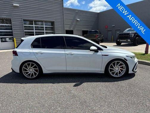 Oryx White Pearl Effect 2022 Volkswagen Golf GTI 2.0T SE