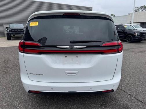 2024 Chrysler Pacifica Touring-L