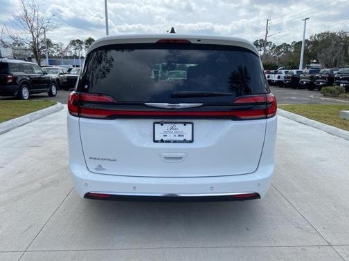 2024 Chrysler Pacifica Touring-L