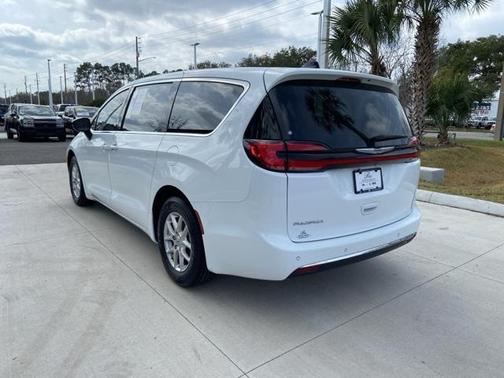 2024 Chrysler Pacifica Touring-L