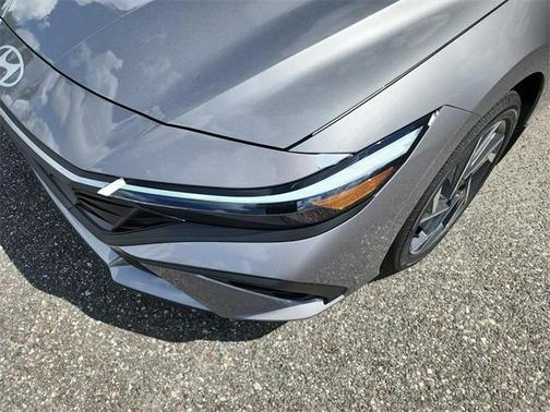 2025 Hyundai ELANTRA HEV SEL Sport