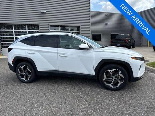 White 2024 Hyundai TUCSON Limited