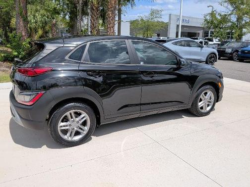 Ultra Black 2022 Hyundai KONA SE